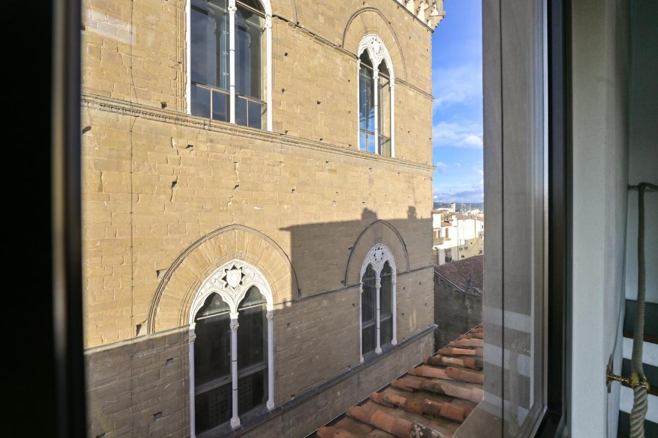 Via Lamberti, 3 - Florence Charming Apartments - Charming And Historic 5Th-Floor Attic Apartment With Elevator In A Building At The Heart Of Vibrant Florence, Just A 2-Minute Walk From All Attractions Luaran gambar
