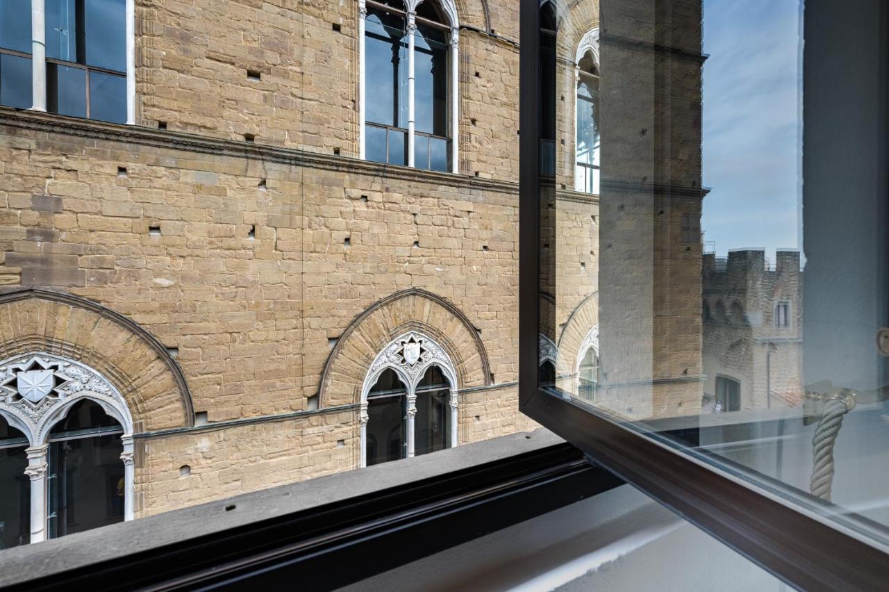 Via Lamberti, 3 - Florence Charming Apartments - Charming And Historic 5Th-Floor Attic Apartment With Elevator In A Building At The Heart Of Vibrant Florence, Just A 2-Minute Walk From All Attractions Luaran gambar