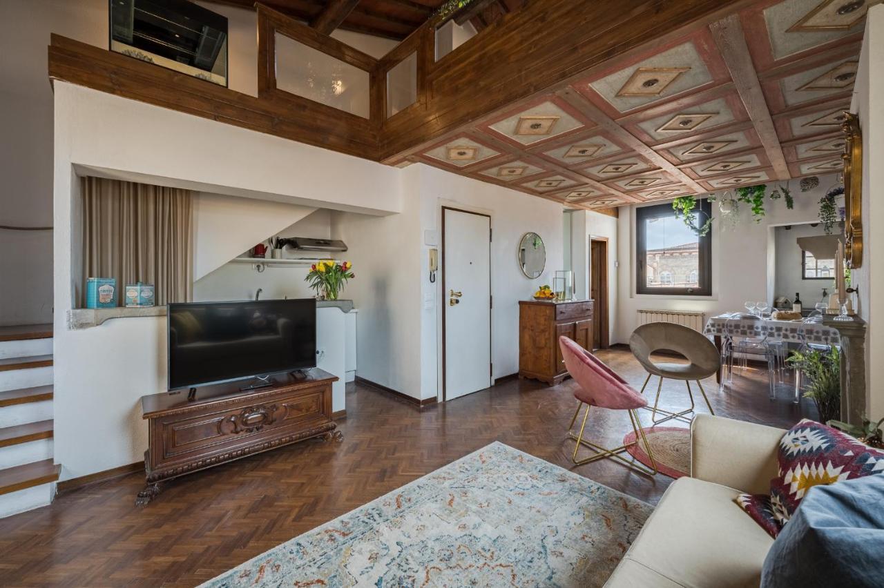 Via Lamberti, 3 - Florence Charming Apartments - Charming And Historic 5Th-Floor Attic Apartment With Elevator In A Building At The Heart Of Vibrant Florence, Just A 2-Minute Walk From All Attractions Luaran gambar