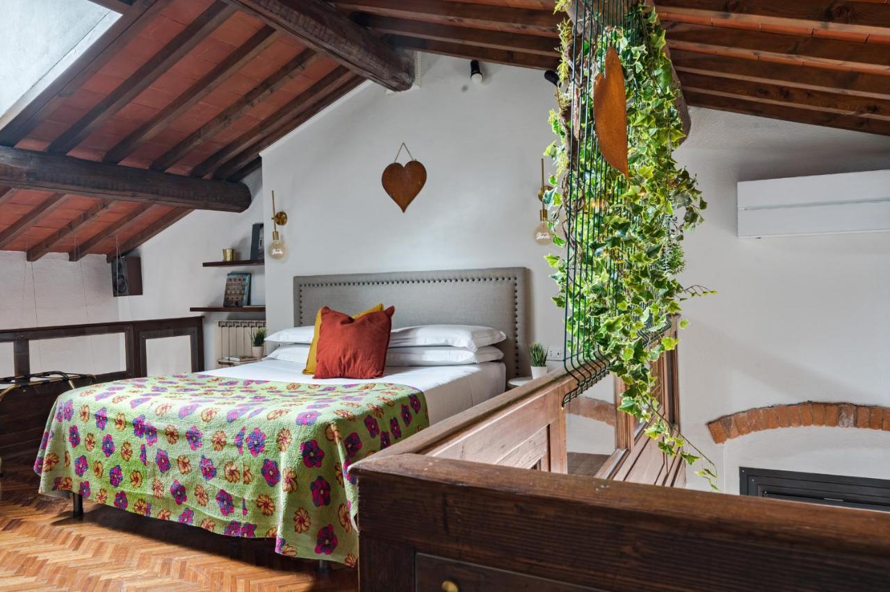 Via Lamberti, 3 - Florence Charming Apartments - Charming And Historic 5Th-Floor Attic Apartment With Elevator In A Building At The Heart Of Vibrant Florence, Just A 2-Minute Walk From All Attractions Luaran gambar