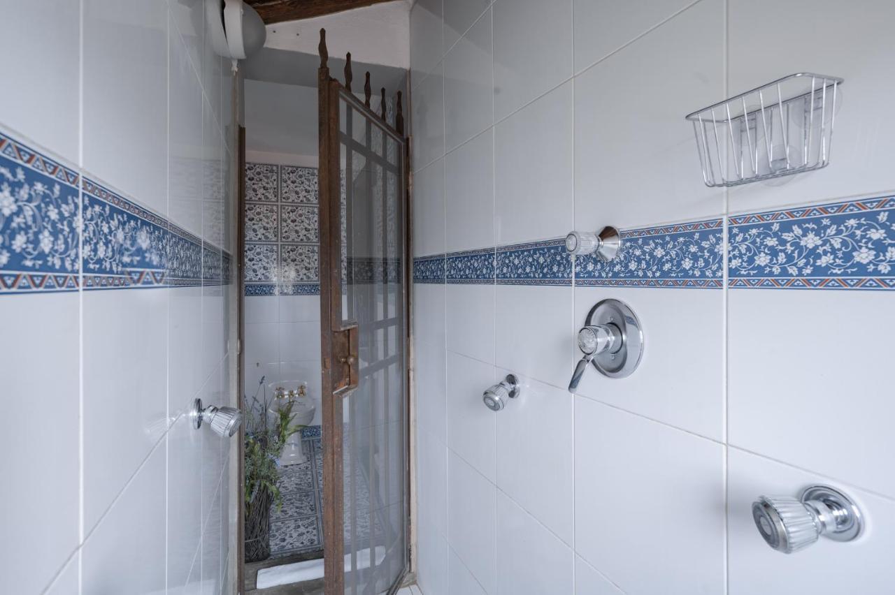 Via Lamberti, 3 - Florence Charming Apartments - Charming And Historic 5Th-Floor Attic Apartment With Elevator In A Building At The Heart Of Vibrant Florence, Just A 2-Minute Walk From All Attractions Luaran gambar