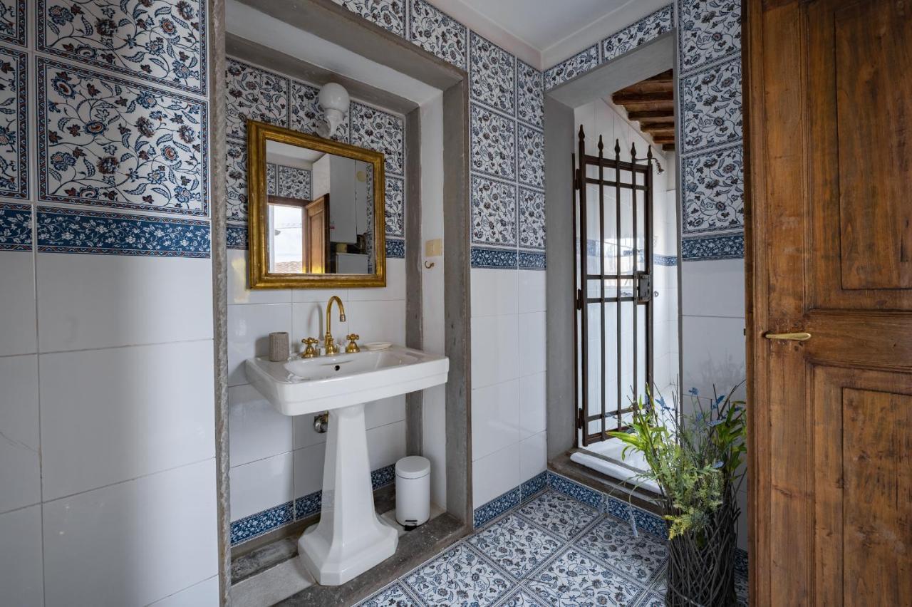 Via Lamberti, 3 - Florence Charming Apartments - Charming And Historic 5Th-Floor Attic Apartment With Elevator In A Building At The Heart Of Vibrant Florence, Just A 2-Minute Walk From All Attractions Luaran gambar