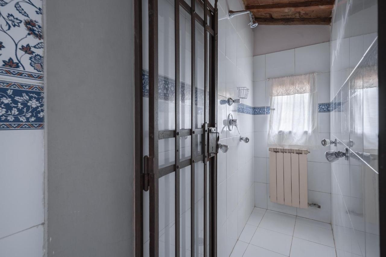 Via Lamberti, 3 - Florence Charming Apartments - Charming And Historic 5Th-Floor Attic Apartment With Elevator In A Building At The Heart Of Vibrant Florence, Just A 2-Minute Walk From All Attractions Luaran gambar