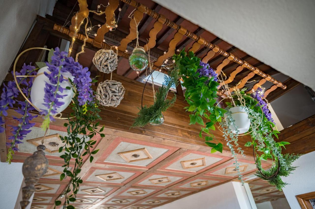 Via Lamberti, 3 - Florence Charming Apartments - Charming And Historic 5Th-Floor Attic Apartment With Elevator In A Building At The Heart Of Vibrant Florence, Just A 2-Minute Walk From All Attractions Luaran gambar